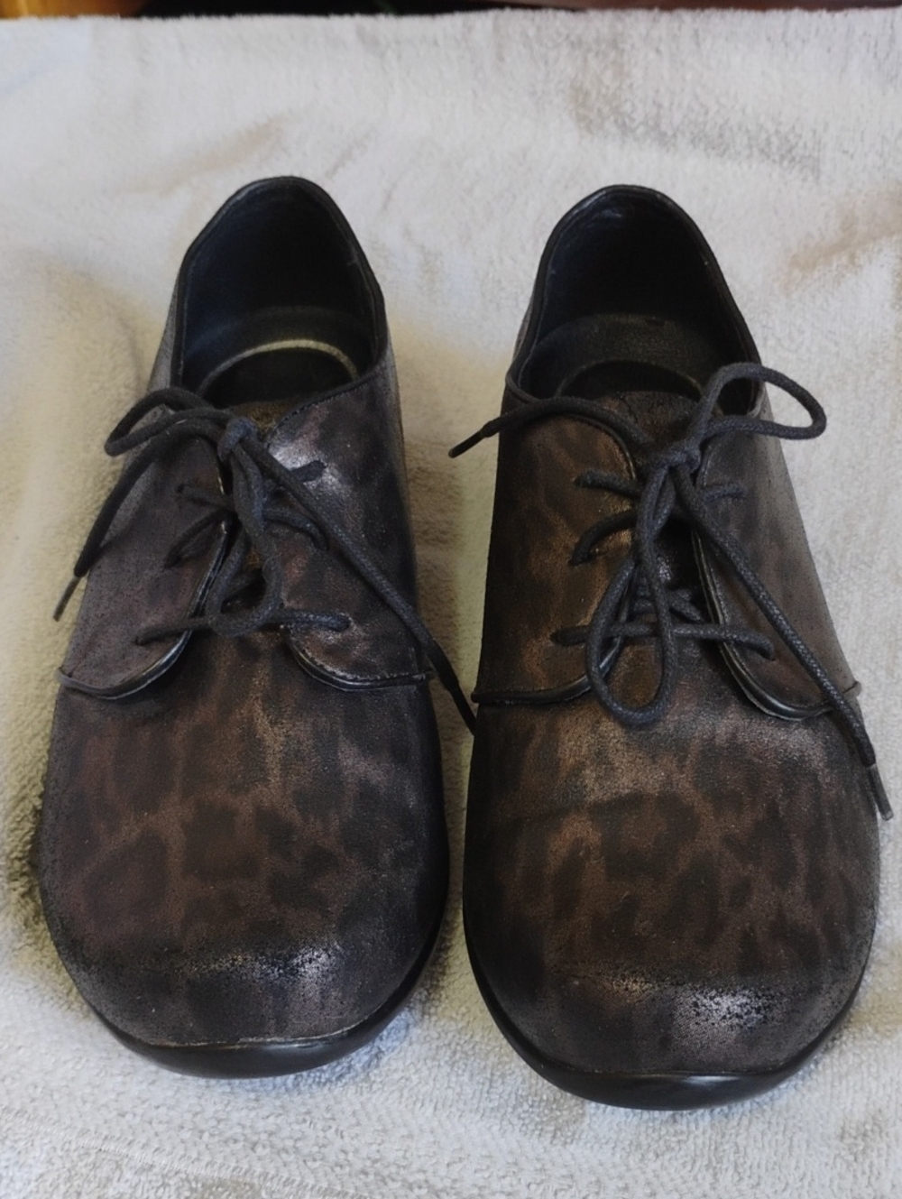 Dansko Dark Olive/Brown, Black Leopard-Print Lace-Up Comfort Oxfords 39/8.5